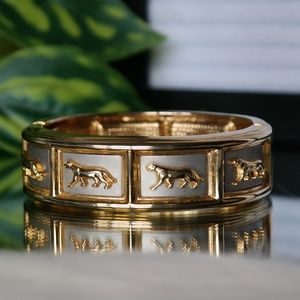 !!!ESTATE SALE!!!+ Gruen Hinged Bangle.